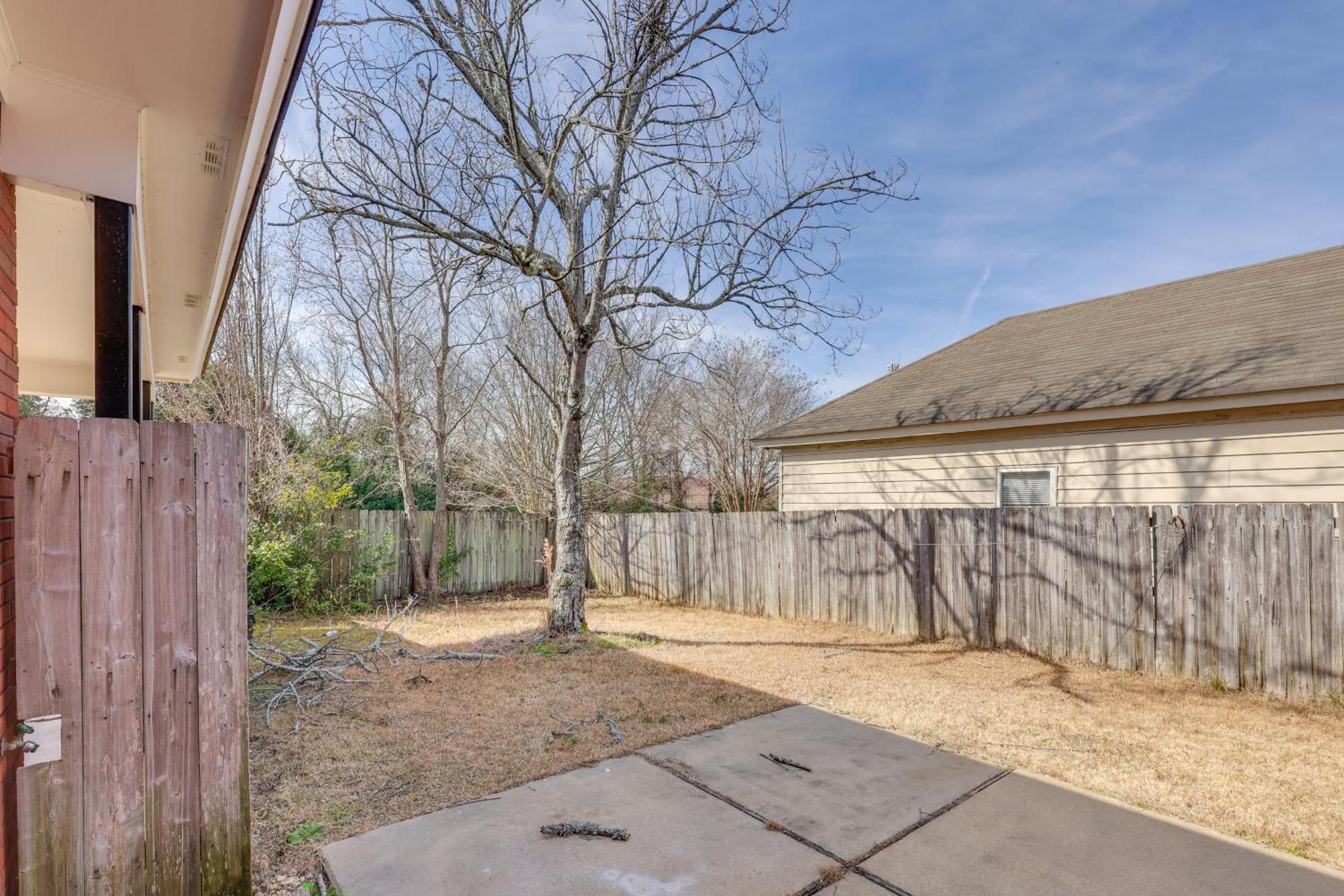 Home With Fenced Yard About 12 Mi To Dtwn Montgomery Exterior photo