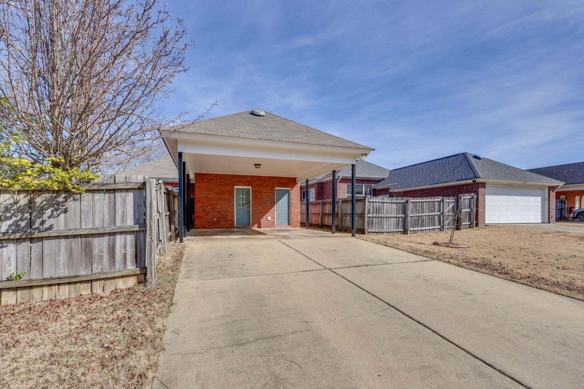 Home With Fenced Yard About 12 Mi To Dtwn Montgomery Exterior photo