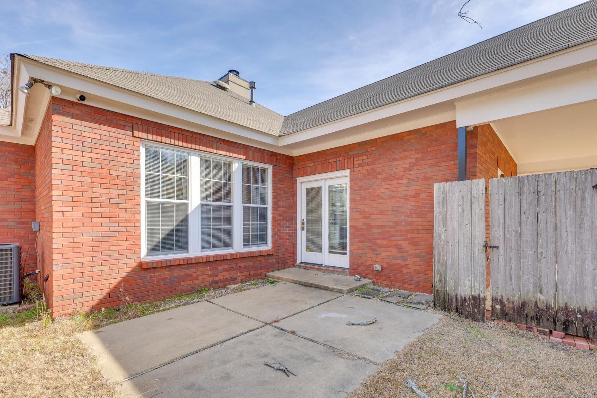 Home With Fenced Yard About 12 Mi To Dtwn Montgomery Exterior photo