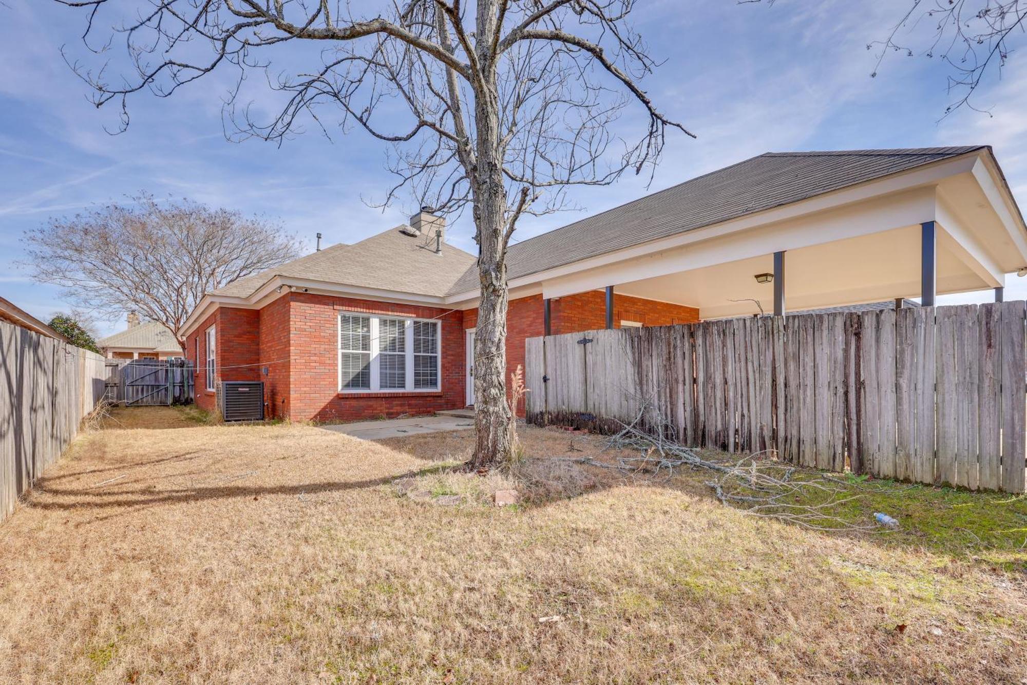 Home With Fenced Yard About 12 Mi To Dtwn Montgomery Exterior photo